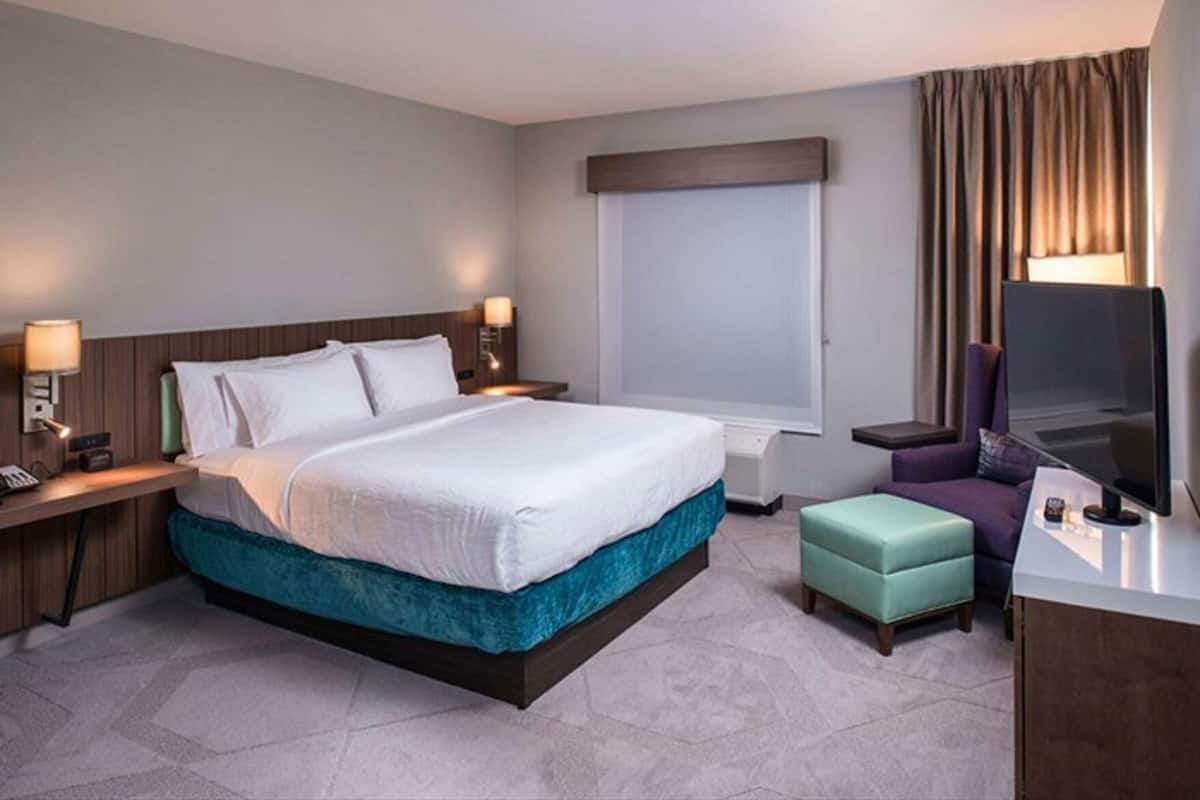 Premium bedding, pillowtop beds, in-room safe, free WiFi
