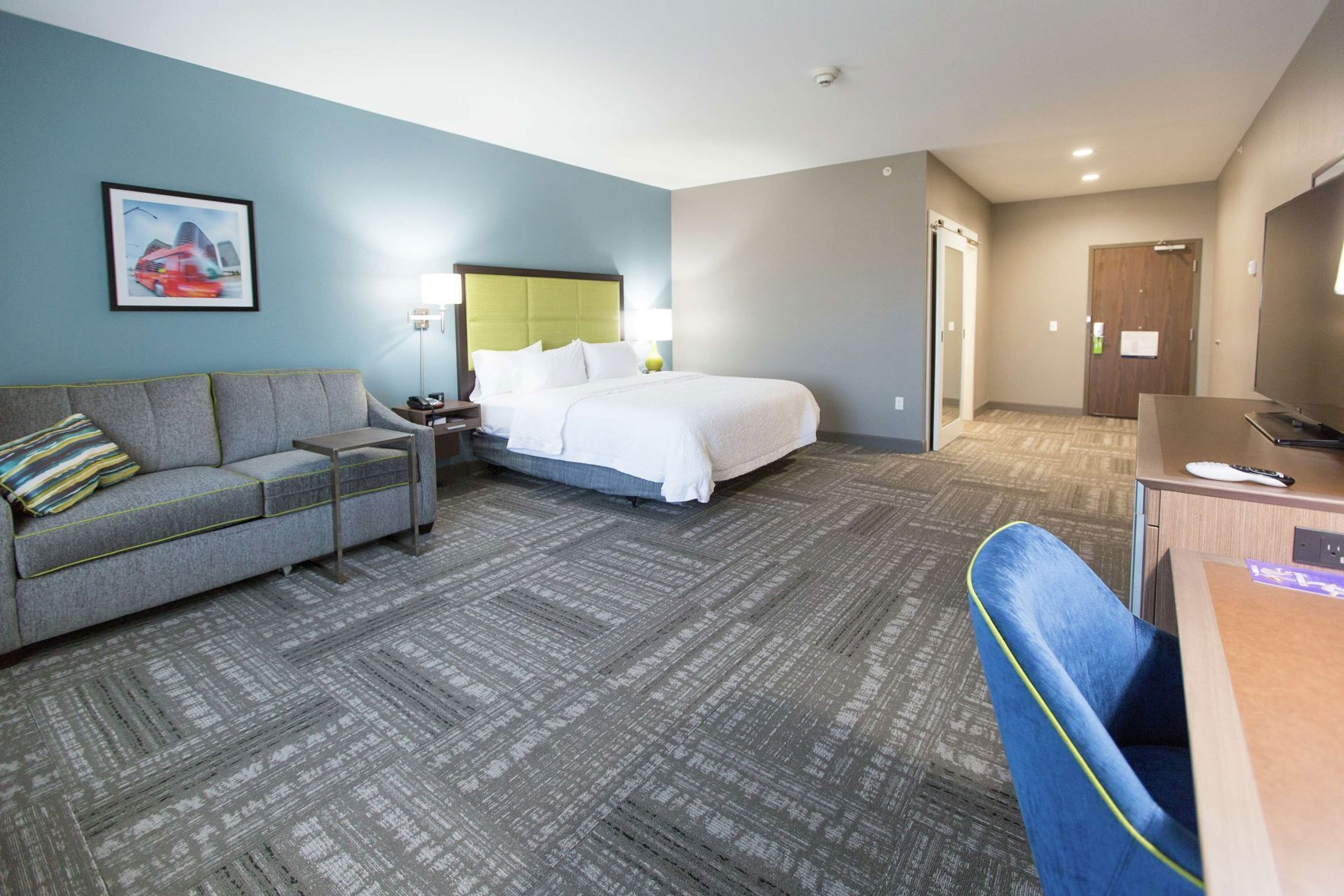 Premium bedding, in-room safe, desk, blackout drapes