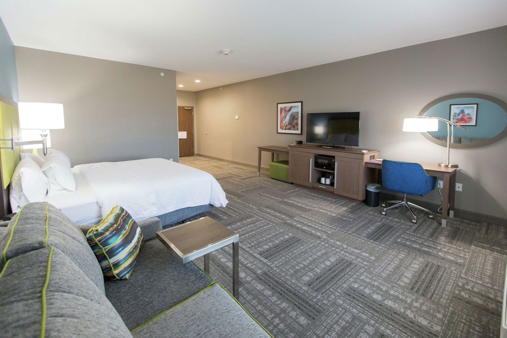 Premium bedding, in-room safe, desk, blackout drapes