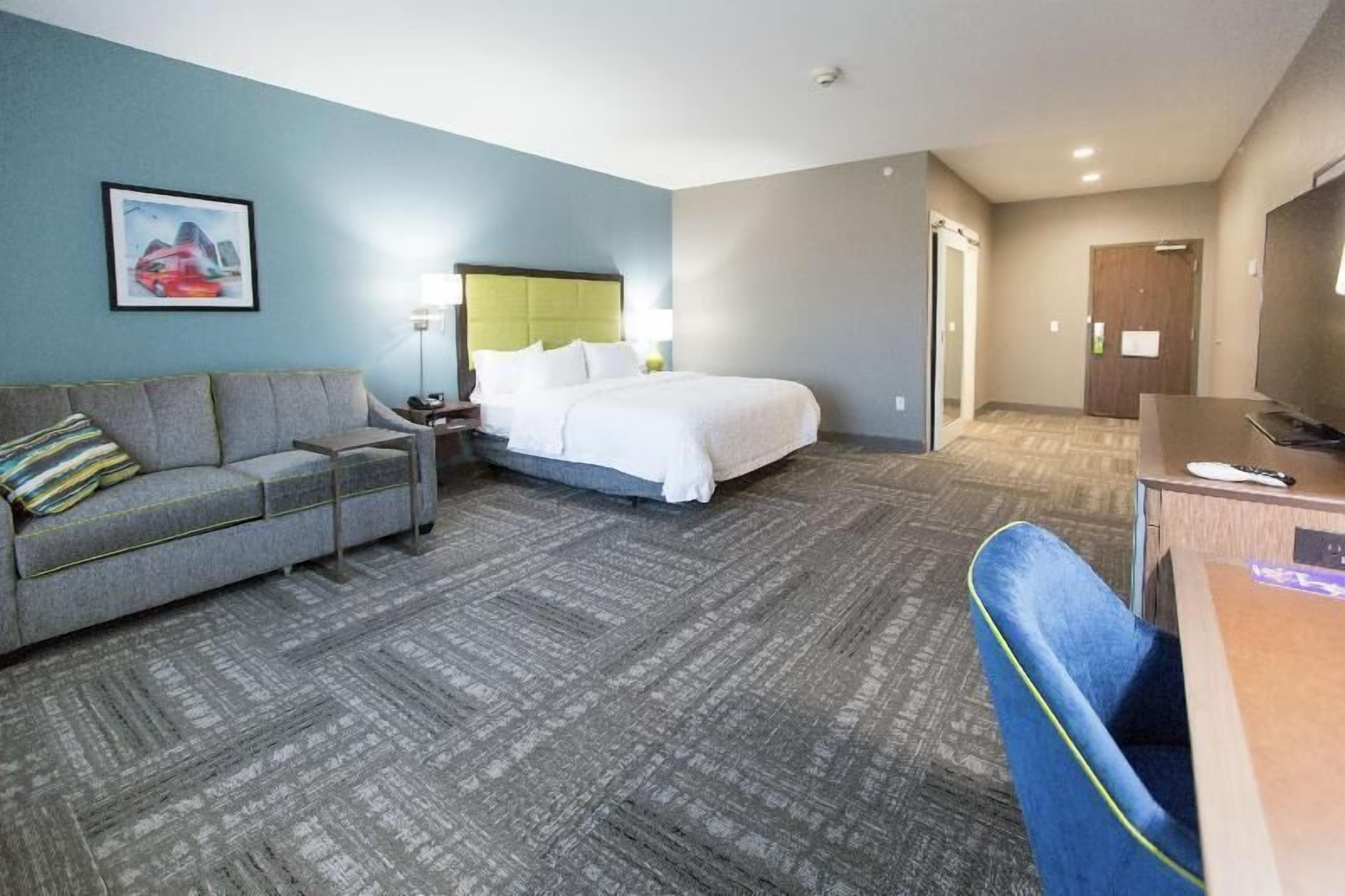 Premium bedding, in-room safe, desk, blackout drapes