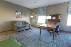 Estúdio, 1 cama King e sofá-cama, geladeira e micro-ondas | Roupas de cama premium, cofres nos quartos, escrivaninha