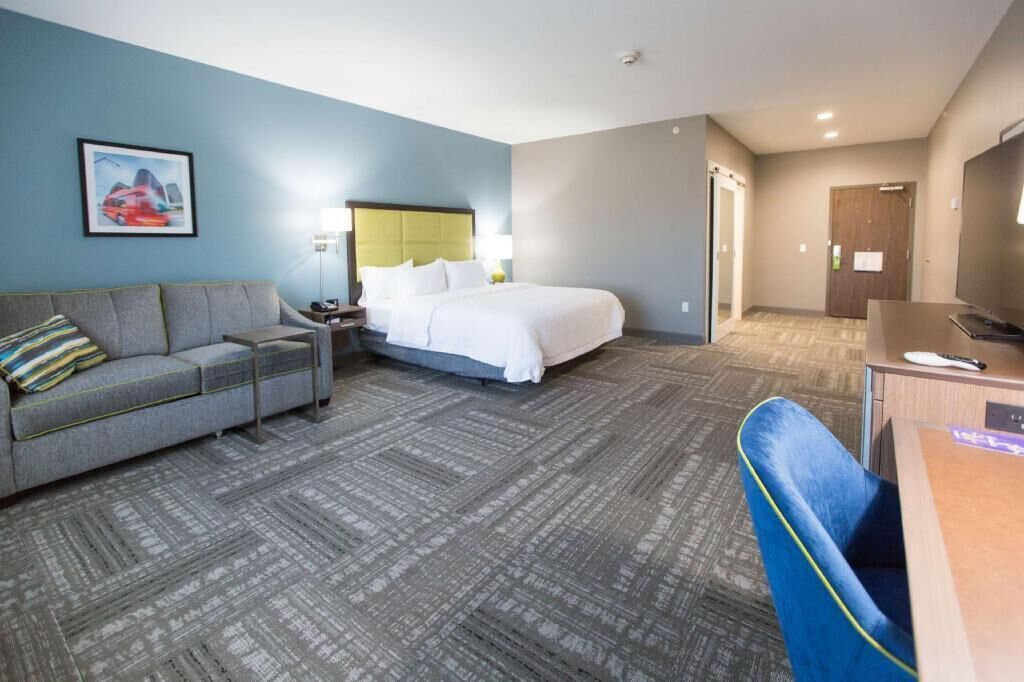 Premium bedding, in-room safe, desk, blackout drapes