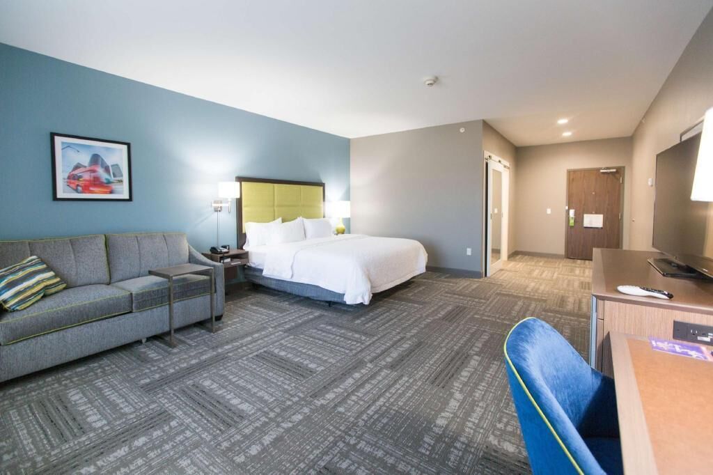 Premium bedding, in-room safe, desk, blackout drapes