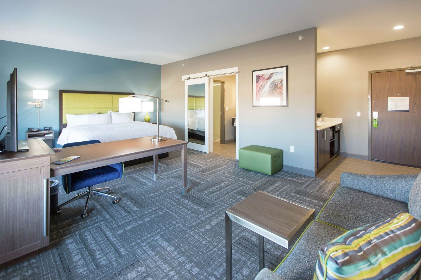 Premium bedding, in-room safe, desk, blackout drapes