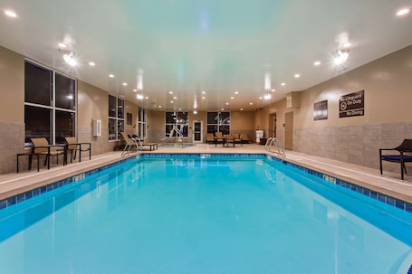 Indoor pool. Hampton Inn & Suites Leavenworth
