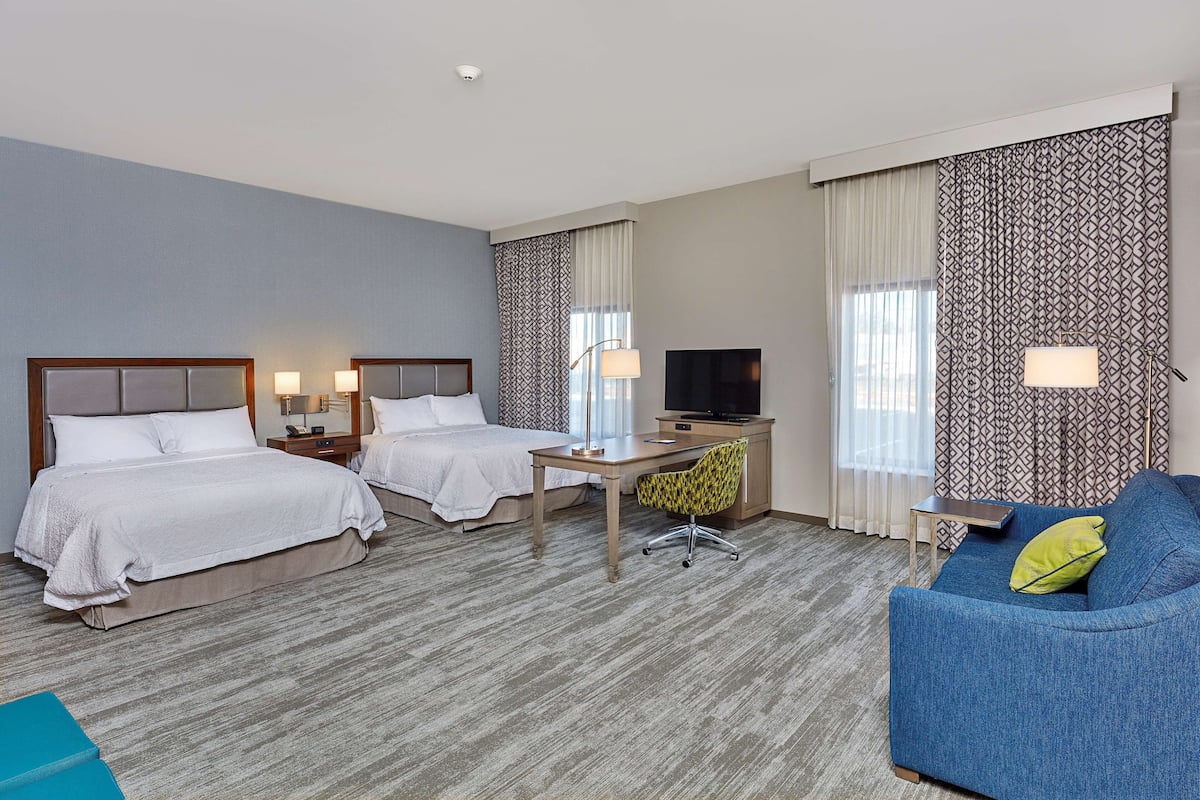 egyptian cotton sheets, premium bedding, in-room safe, desk