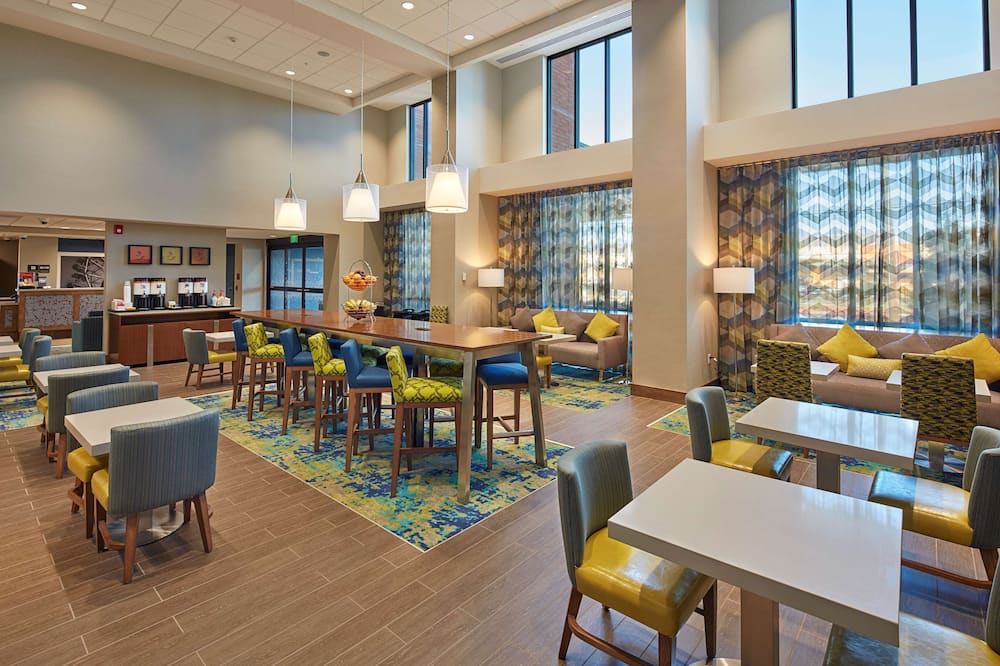Hampton Inn & Suites Sacramento at Csus