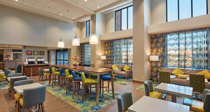 Hampton Inn & Suites Sacramento at Csus