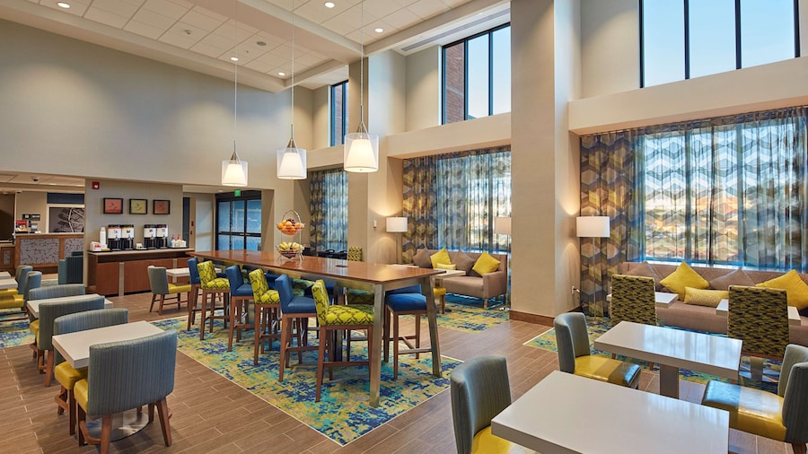 Hampton Inn & Suites Sacramento at Csus
