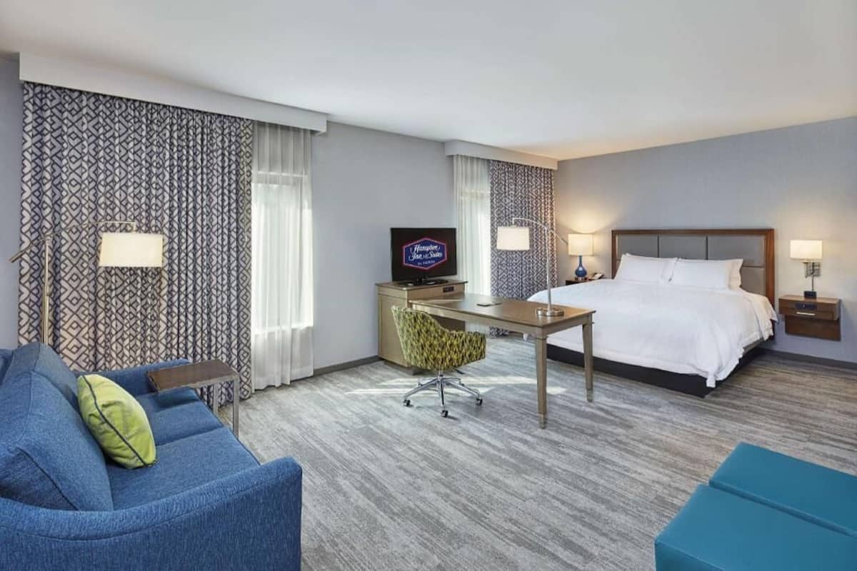Egyptian cotton sheets, premium bedding, in-room safe, desk