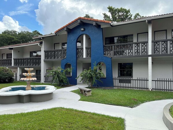 المنشأة من الخارج