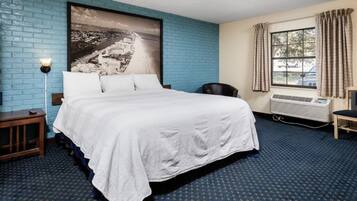 Schreibtisch, VerdunkelungsvorhÀnge, schallisolierte Zimmer