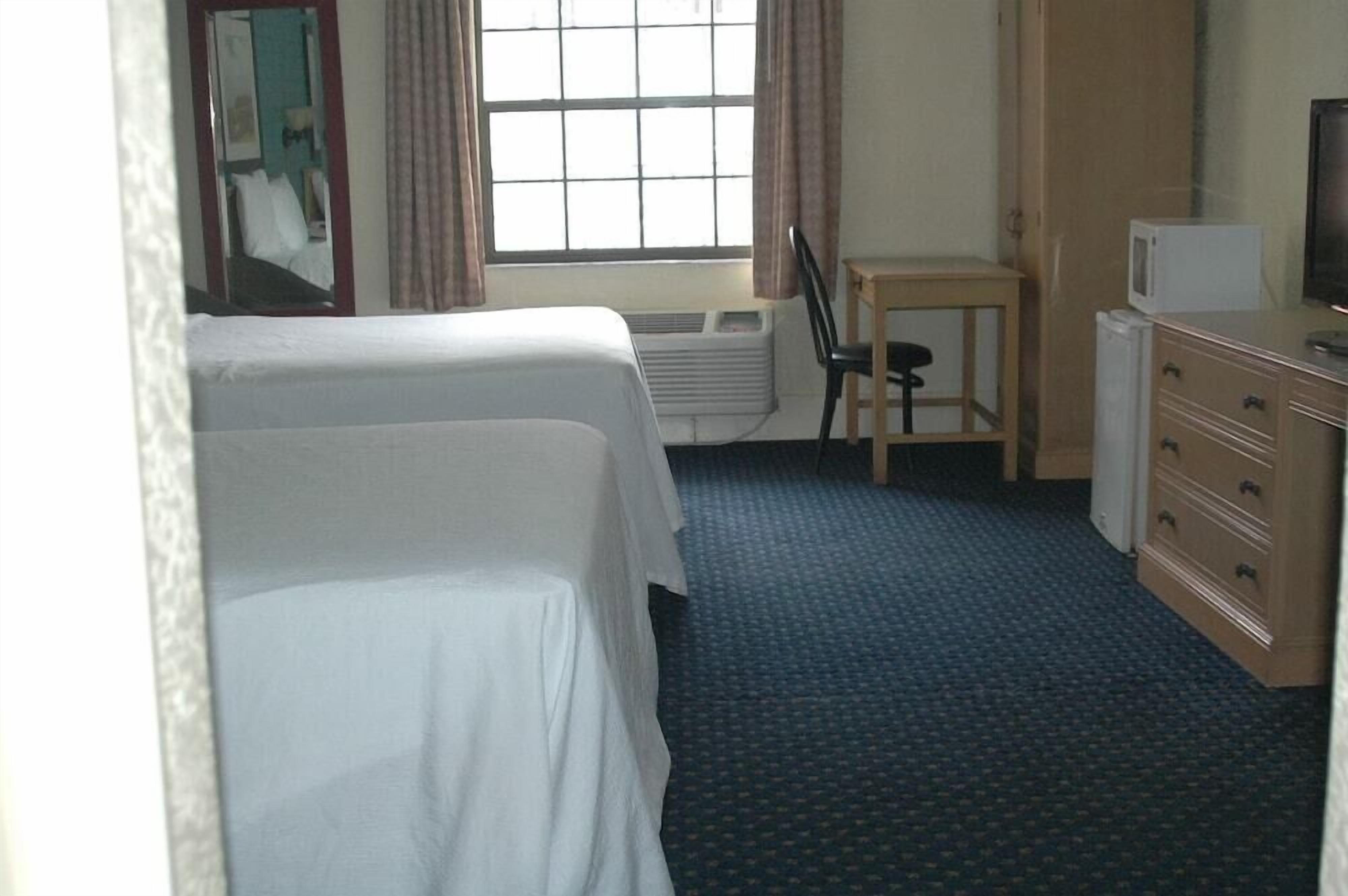 Double Room, Smoking | Desk, blackout curtains, soundproofing, iron/ironing board (on request)