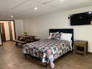 Deluxe Room, Multiple Beds, Refrigerator & Microwave | Living area | Smart TV - Big South Fork Lodge (Jamestown)
