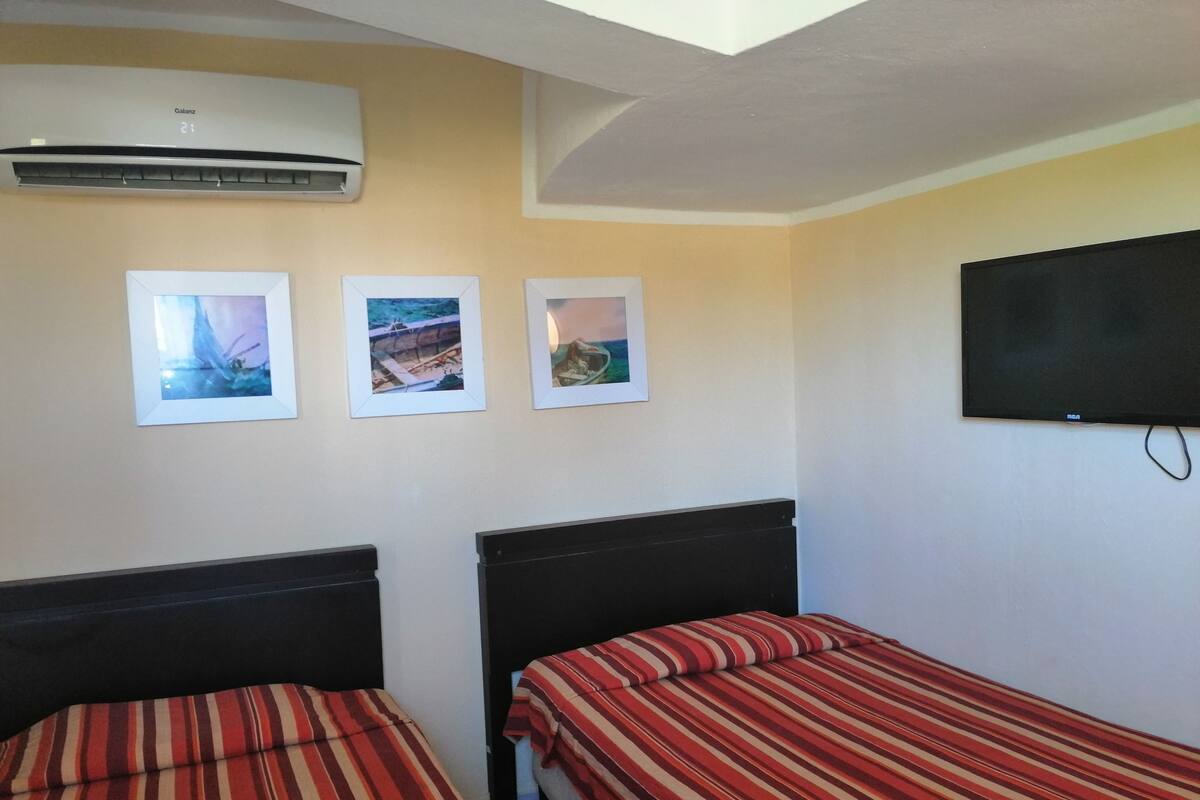 Standard enkelrum | Minibar, mörkläggningsgardiner och sängkläder