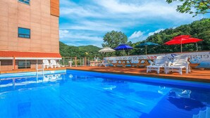 Outdoor pool - River Spa Pension (Gapyeong)