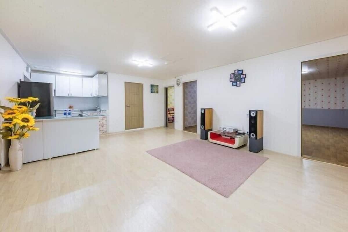 Special B | Living area | Flat-screen TV