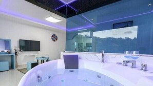 Jetted bathtub - River Spa Pension (Gapyeong)