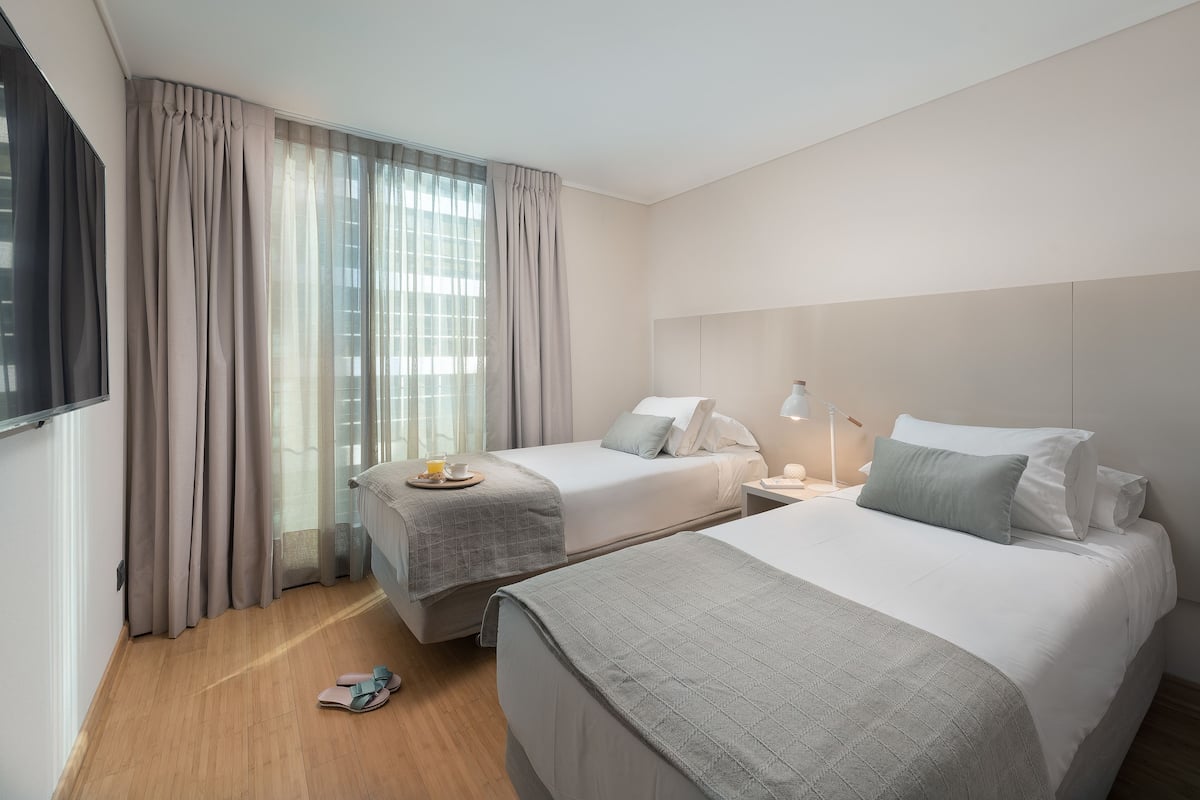 1 bedroom, minibar, desk, laptop workspace