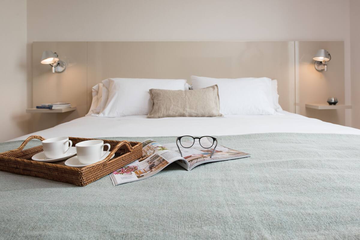 1 bedroom, minibar, desk, laptop workspace