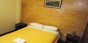 Iron/ironing board, rollaway beds, free WiFi