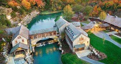 Amazing Views from the 20 ft Patio - Next to Silver Dollar City!