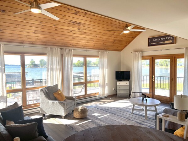 Smart TV - Waterfront - Amazing River View - Newly Renovated (Clayton)