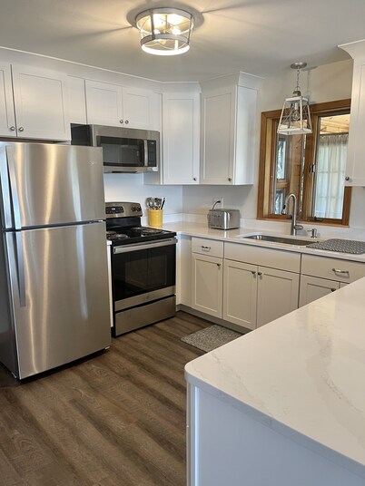 Waterfront - Amazing River View - Newly Renovated