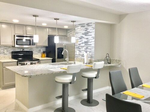 JUST REMODELED!! 3BR/2BR Chic Villa Near Disney UNIT A