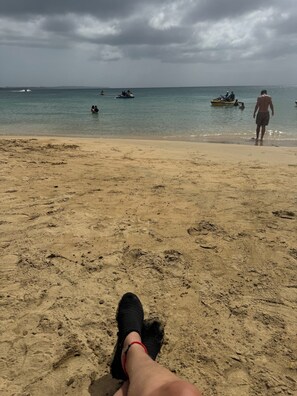 Ubicación a pie de playa, tumbonas y toallas de playa