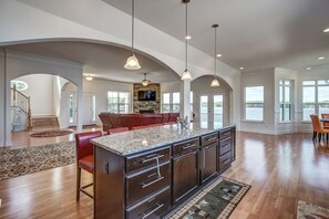 المنشأة من الداخل