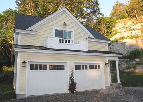 Romantic  Guesthouse in Historic Downtown Waterfront District!
