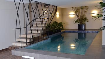 Indoor pool, sun loungers