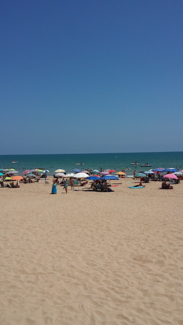 Beach nearby, sun-loungers, beach towels