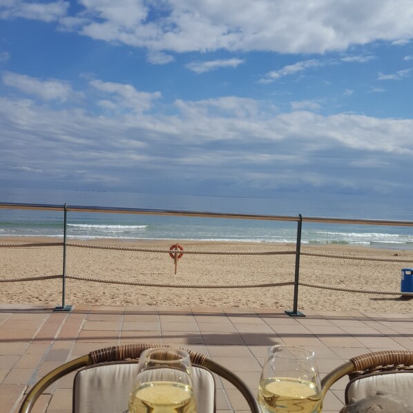 Beach nearby, sun loungers, beach towels