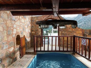 Bañera de hidromasaje al aire libre