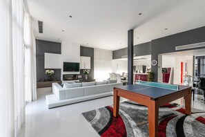 Smart TV, fireplace, table tennis