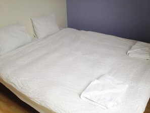 1 habitación, tabla de planchar con plancha, wifi gratis y ropa de cama 