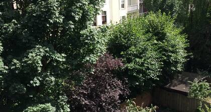 Just one block from the Jordaan!