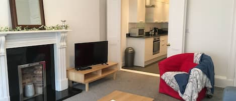 TV, fireplace
