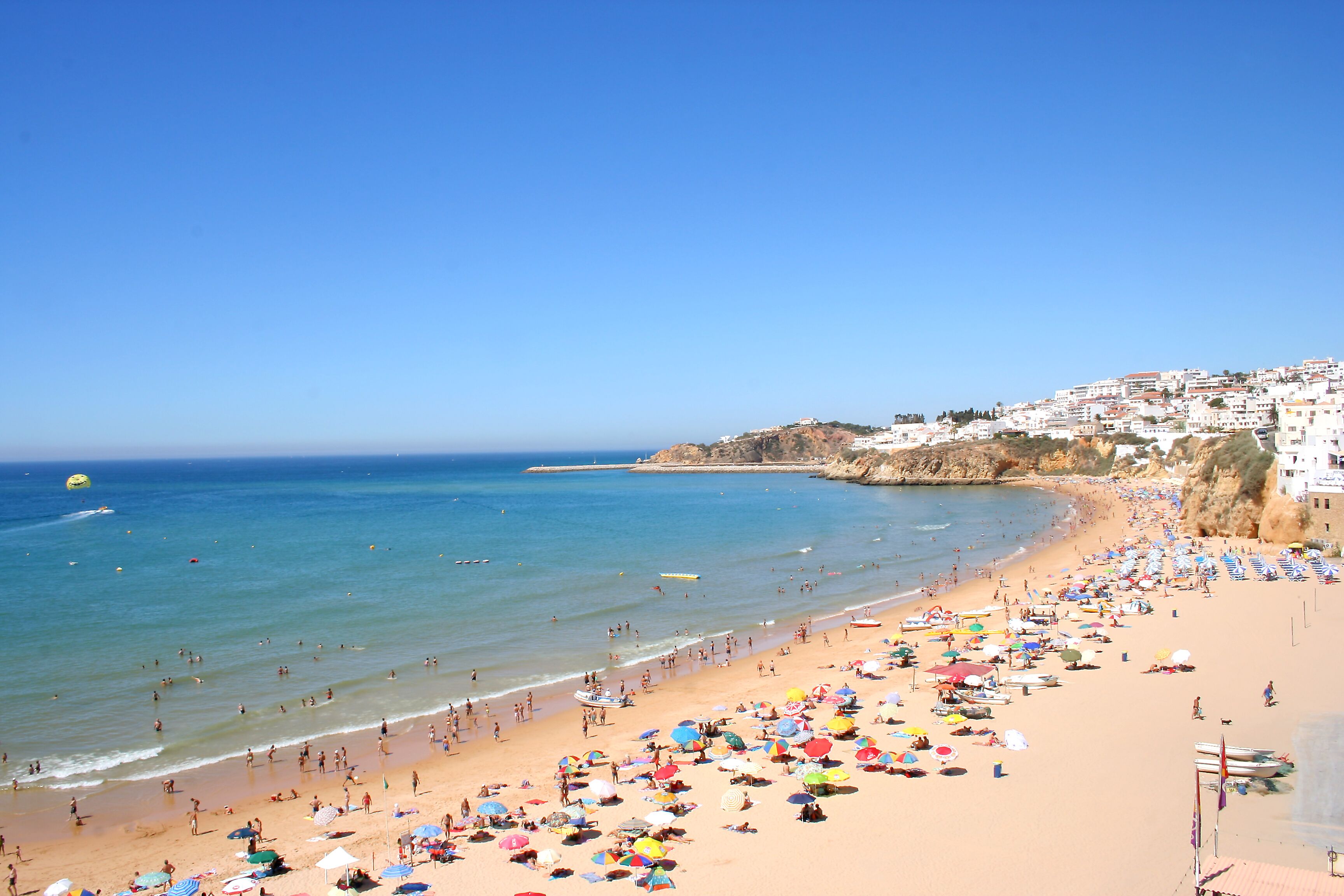 بالقرب من الشاطئ