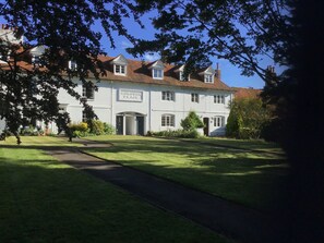 Exterior - Little House . Cottage for 4 in Tenterden High Street. Wifi, parking, woodburner (Tenterden)