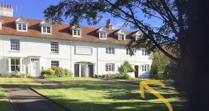 Acogedora casa de campo para cuatro personas en Tenterden High Street. Wifi, estacionamiento, woodburner