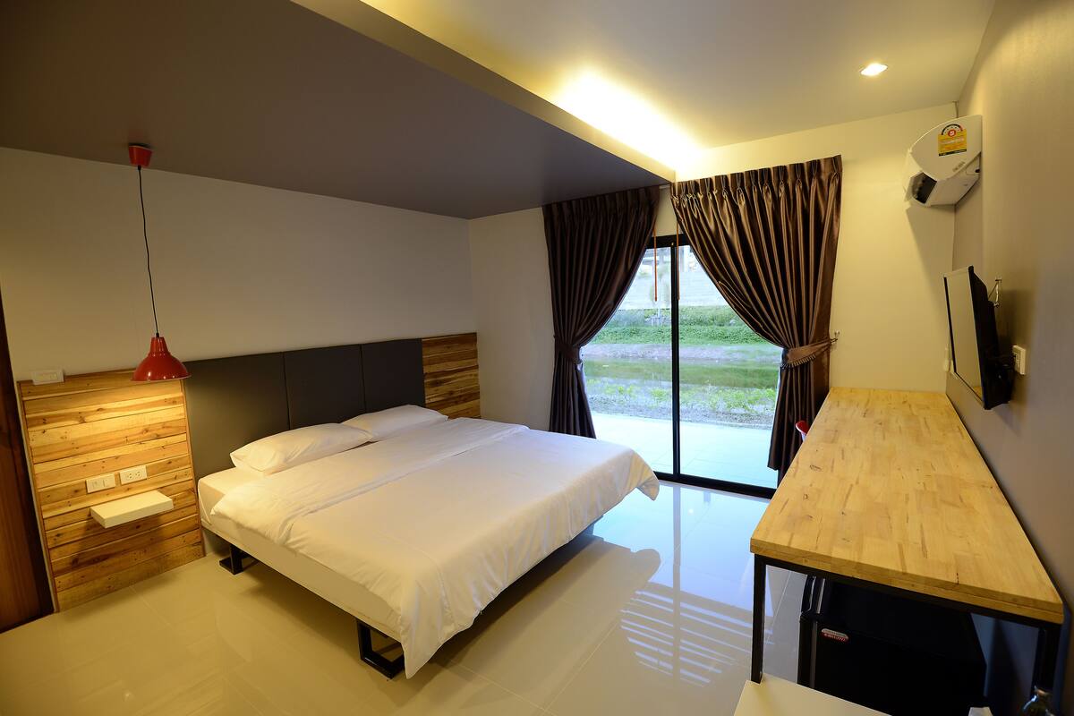 deluxe room with balcony | rollaway beds, free wifi