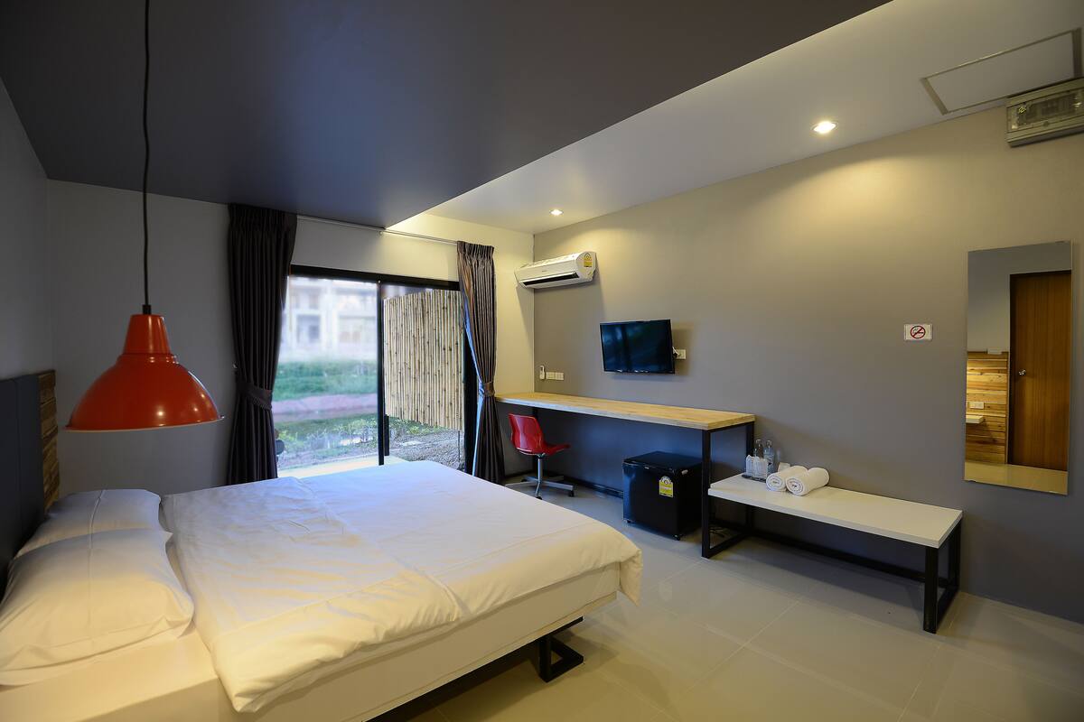 deluxe room with balcony | rollaway beds, free wifi