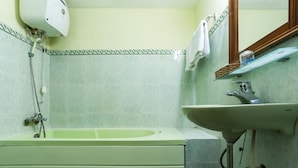 Free toiletries, hair dryer (on request), slippers, towels - Danang Center 2 Hotel (Da Nang)