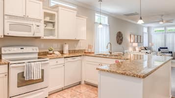 冰箱、微波炉、烤箱、炉灶