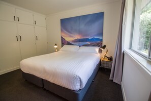 1 Schlafzimmer, hochwertige Bettwaren, Zimmersafe, Schreibtisch