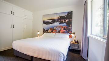 1 bedroom, premium bedding, in-room safe, desk