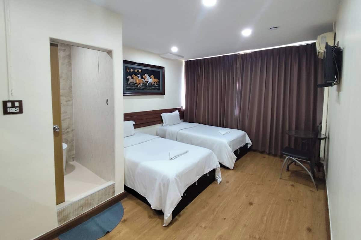 Kamar Standar, 2 Tempat Tidur Twin | Meja kerja, tirai kedap cahaya, kedap suara, dan Wi-Fi gratis